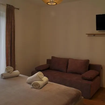 Apartments Ratko Tucepi Exterior photo